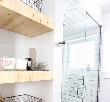 comment optimiser l&rsquo;espace de rangement dans une salle de bain