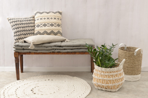 Comment associer des matières rugueuses et lisses dans la décoration ?